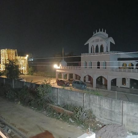 Hotel Jaipur In, Jatipura Parikrama Marg Near Mukharvind Temple Govardhan Экстерьер фото