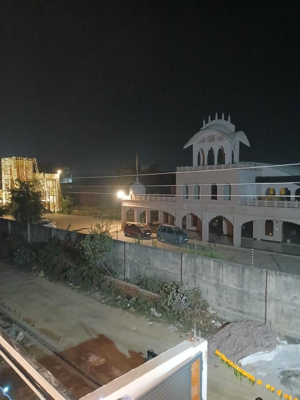 Hotel Jaipur In, Jatipura Parikrama Marg Near Mukharvind Temple Govardhan Экстерьер фото