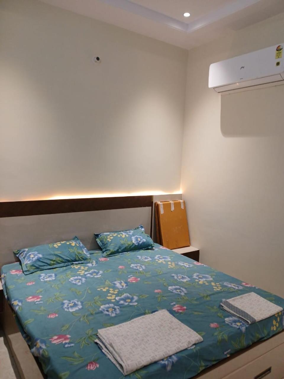 Hotel Jaipur In, Jatipura Parikrama Marg Near Mukharvind Temple Govardhan Экстерьер фото