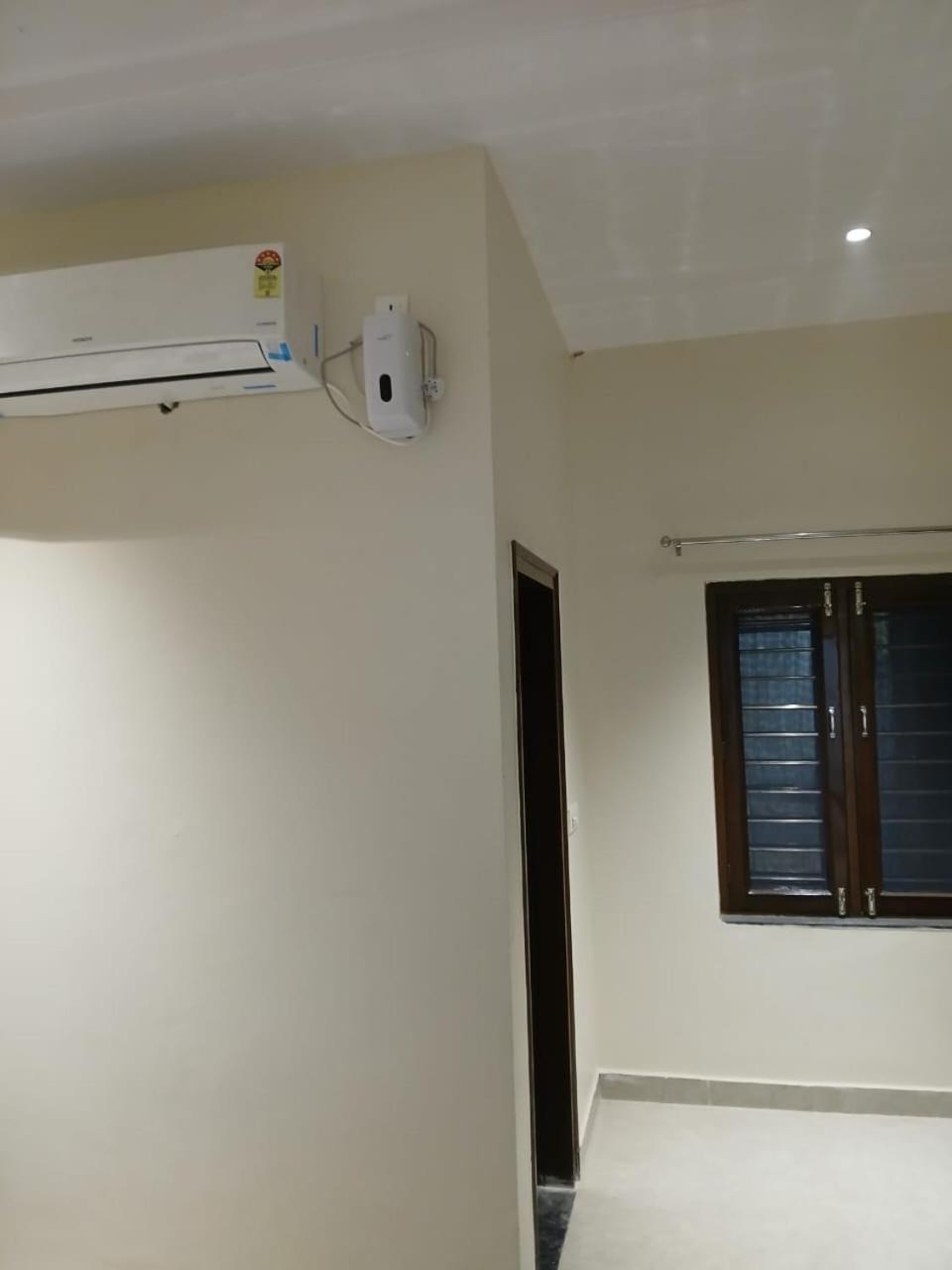 Hotel Jaipur In, Jatipura Parikrama Marg Near Mukharvind Temple Govardhan Экстерьер фото