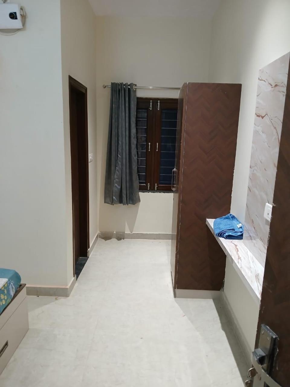 Hotel Jaipur In, Jatipura Parikrama Marg Near Mukharvind Temple Govardhan Экстерьер фото